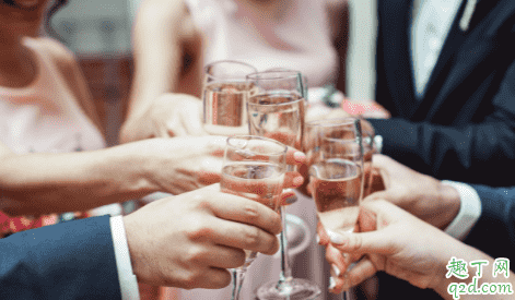 普通員工如何給領導敬酒 給領導敬酒要注意什么 1