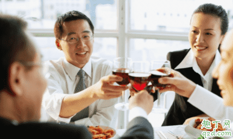 普通員工如何給領導敬酒 給領導敬酒要注意什么 2