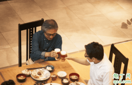 普通員工如何給領導敬酒 給領導敬酒要注意什么 4