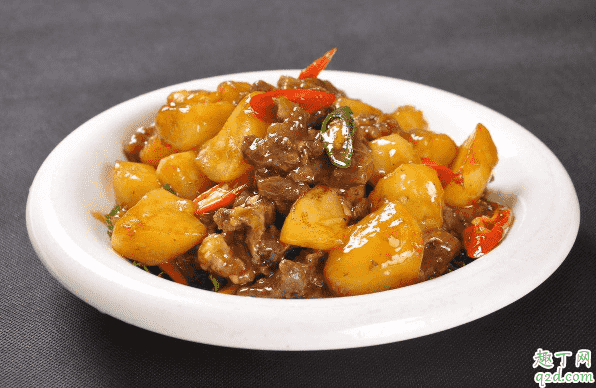 土豆燉牛肉用熟牛肉還是生牛肉 土豆燉牛肉用什么部位的牛肉好2