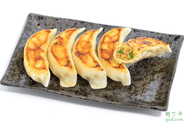 煎餃是生煎還是煮熟了煎 煎餃是直接炸不用煮嗎2