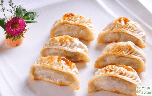 煎餃是生煎還是煮熟了煎 煎餃是直接炸不用煮嗎3