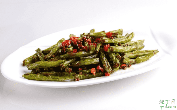 干煸四季豆是先焯水還是直接炒 干煸四季豆為什么要先焯水1