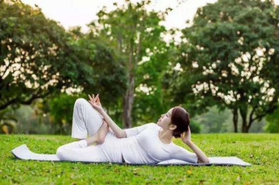 春天怎么捂最健康養生？愛美女人別過早換裝，春捂最佳穿衣原則