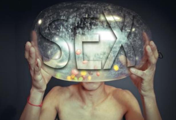 女人看A片下面會濕嗎？女人也愛看小黃片是正常的嗎？