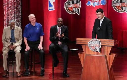 我國第一位進入NBA名人堂的球員是誰
