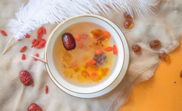 桃膠和什么一起燉最好？桃膠熱量高嗎