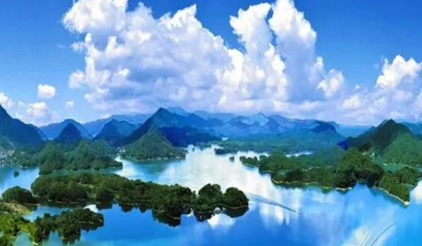 千島湖有哪些特點(千島湖碧波浩瀚，湖水清澈，水質良好)