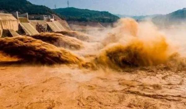 黃河的含沙量的原因是什么(土地沙化黃河流經的地區風沙多)