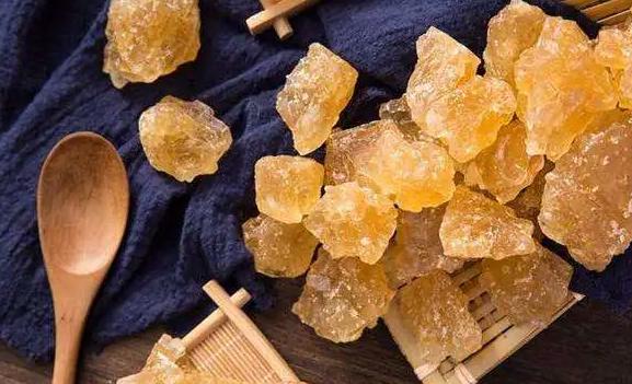 怎么分辨真假黃冰糖？黃冰糖和白冰糖哪個潤肺